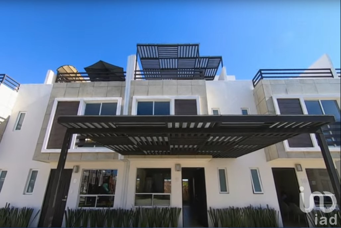 CASA EN VENTA EN LOMAS DE ANGELOPOLIS CON JARDIN, TERRAZA Y AMENIDADES