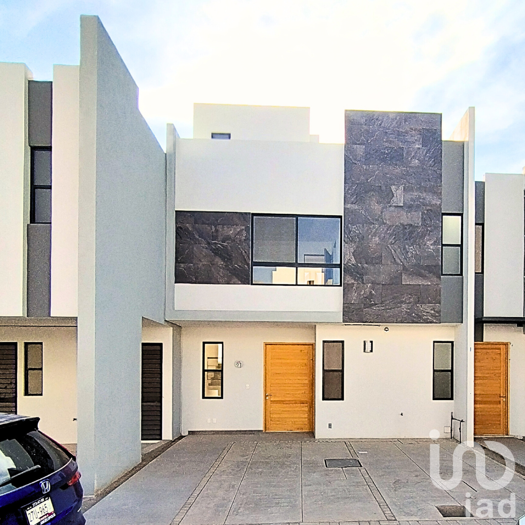 CASA EN VENTA EN LOMAS DE ANGELOPOLIS CON ROOF GARDEN Y AMENIDADES