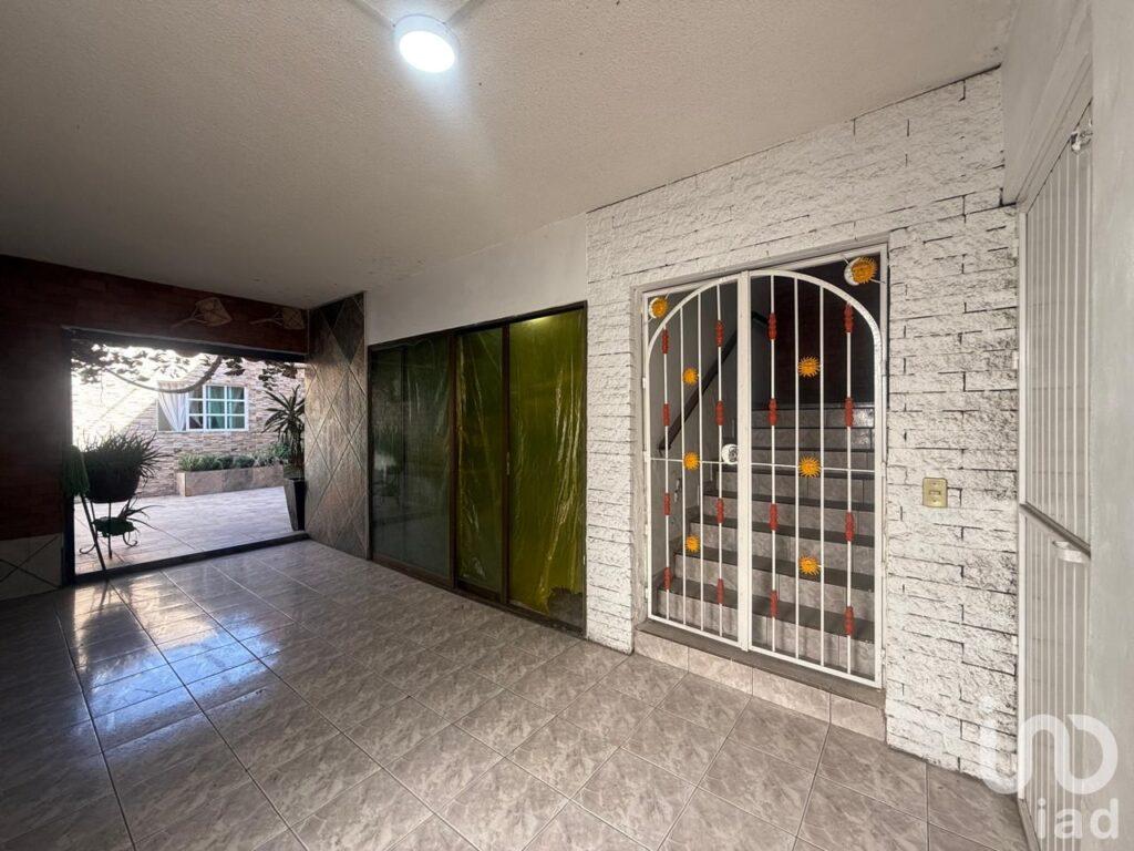 Casa en Venta con Local comercial Zapopan, Jalisco