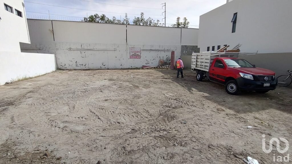 LOTE EN VENTA EN ZONA REAL CON PROYECTO ARQUITECTONICO