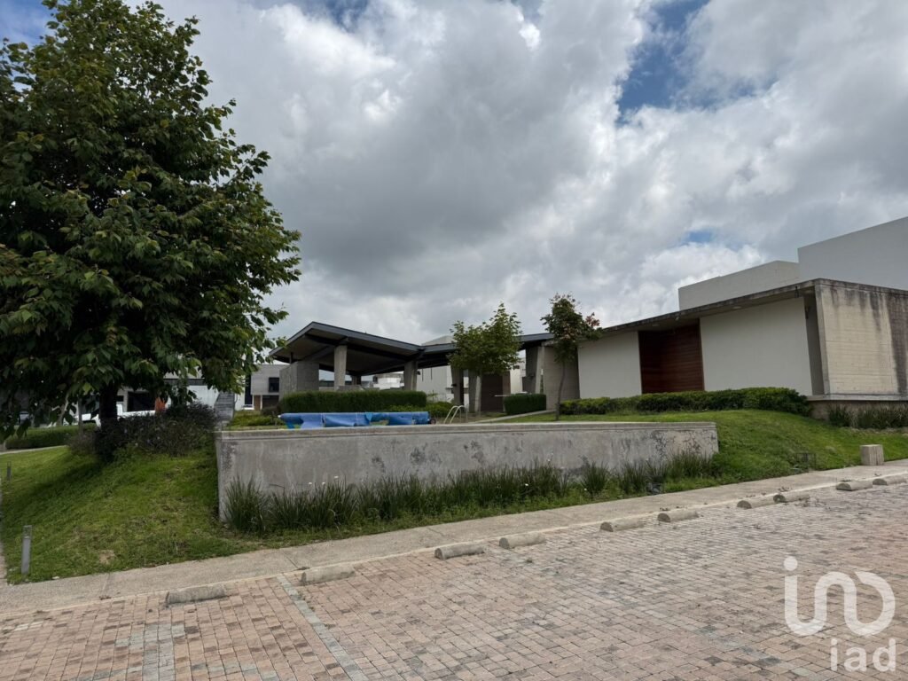 LOTE EN VENTA EN ZONA REAL CON PROYECTO ARQUITECTONICO