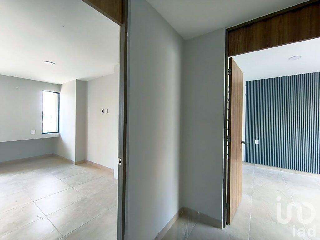 Casa de 4 recamaras en Venta en Cantabria Residencial muy cerca de parque industrial Colinas SLP