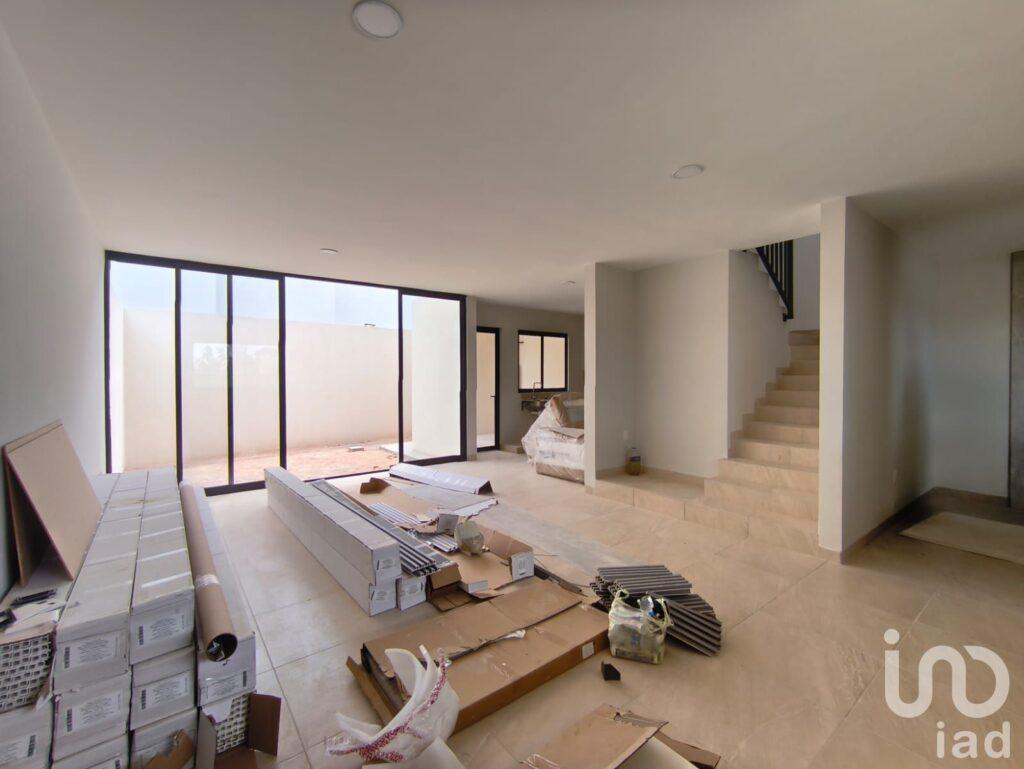 Casa de 4 recamaras en Venta en Cantabria Residencial muy cerca de parque industrial Colinas SLP