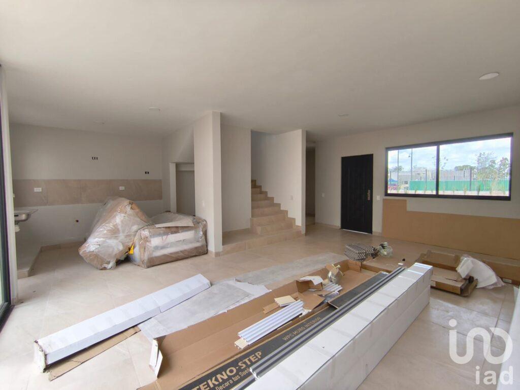 Casa de 4 recamaras en Venta en Cantabria Residencial muy cerca de parque industrial Colinas SLP