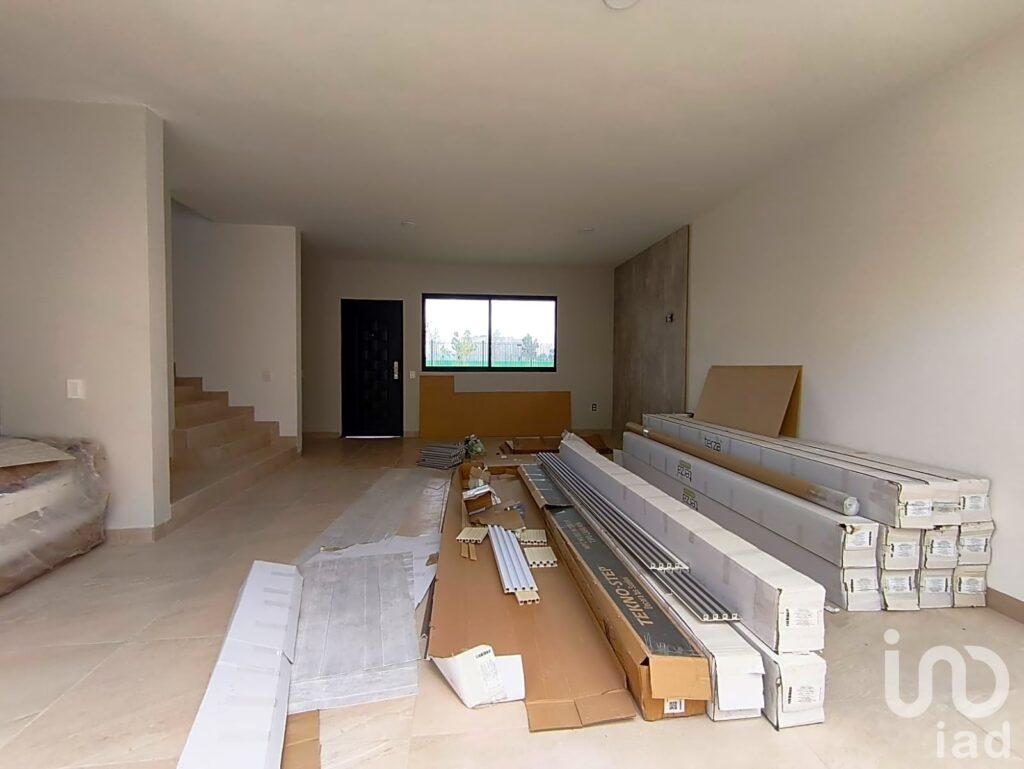 Casa de 4 recamaras en Venta en Cantabria Residencial muy cerca de parque industrial Colinas SLP