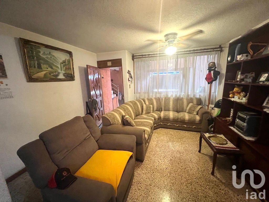 Baja de Precio! Edificio en Venta en corredor comercial Los Reyes Ixtacala, Tlalnepantla