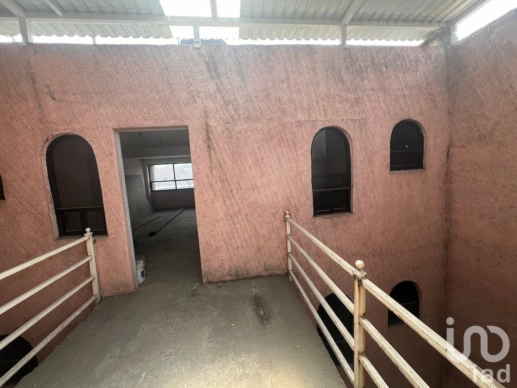 Baja de Precio! Edificio en Venta en corredor comercial Los Reyes Ixtacala, Tlalnepantla