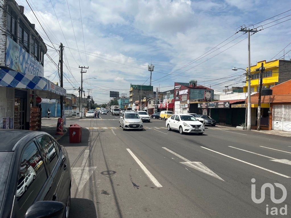 Baja de Precio! Edificio en Venta en corredor comercial Los Reyes Ixtacala, Tlalnepantla