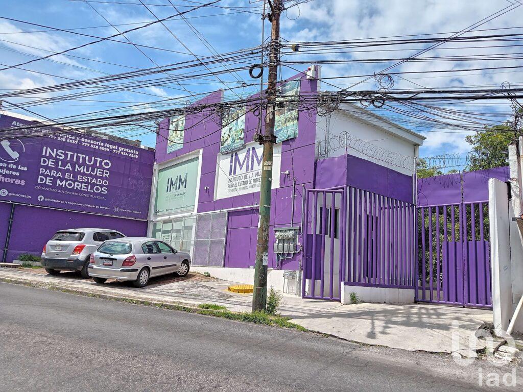 Edificio comercial en venta Av Pericon Lomas de la Selva Cuernavaca