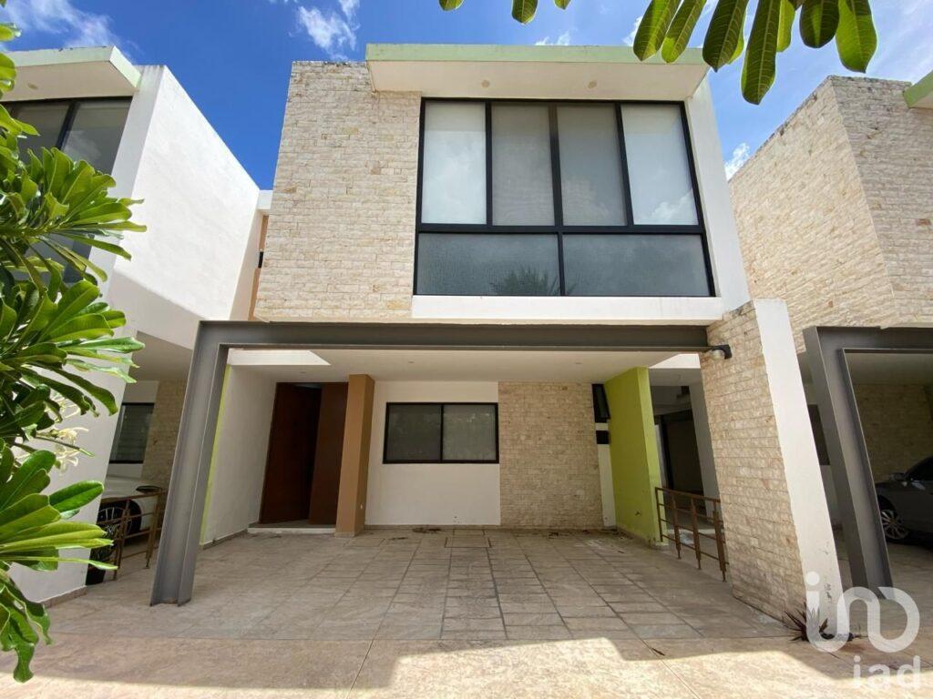 Casa townhouse en venta en Montebello