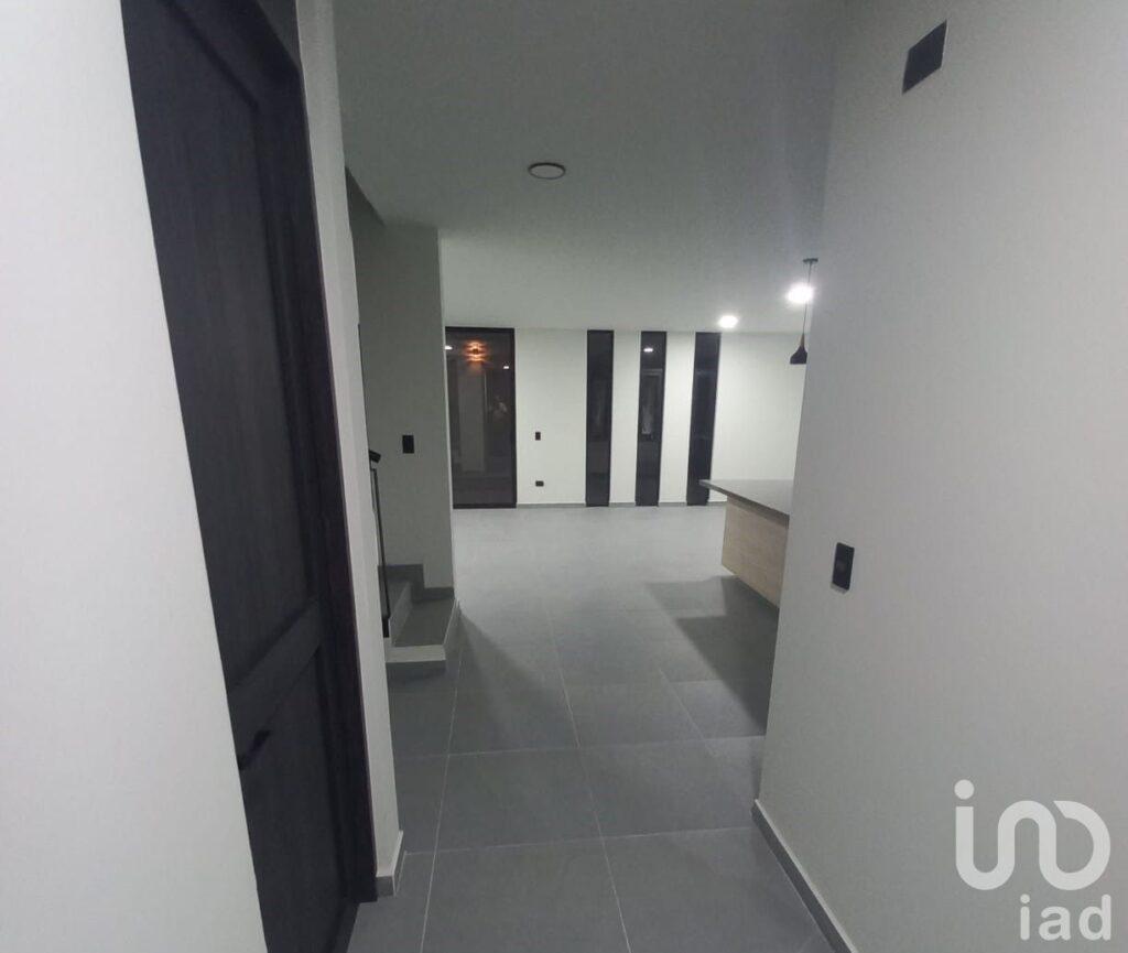 Casa en venta de 4 cuartos frente a parque en Cañadas del Arroyo, Corregidora, Querétaro