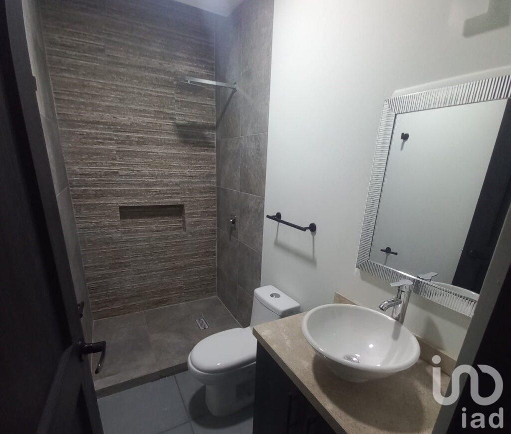 Casa en venta de 4 cuartos frente a parque en Cañadas del Arroyo, Corregidora, Querétaro