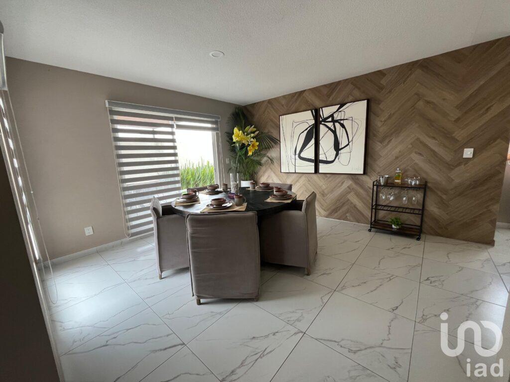 Hermosa Residencia con Amplio Jardín dentro de Fraccionamiento en Ojo de Agua, Tecámac