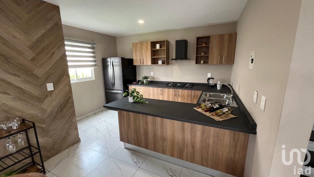 Hermosa Residencia con Amplio Jardín dentro de Fraccionamiento en Ojo de Agua, Tecámac