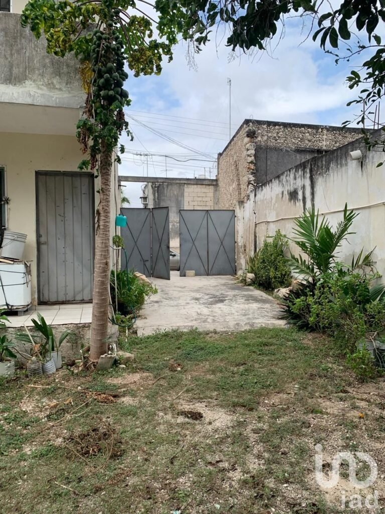 TERRENO CON CONSTRUCCIÓN EN EL CENTRO DE MERIDA, YUCATÁN