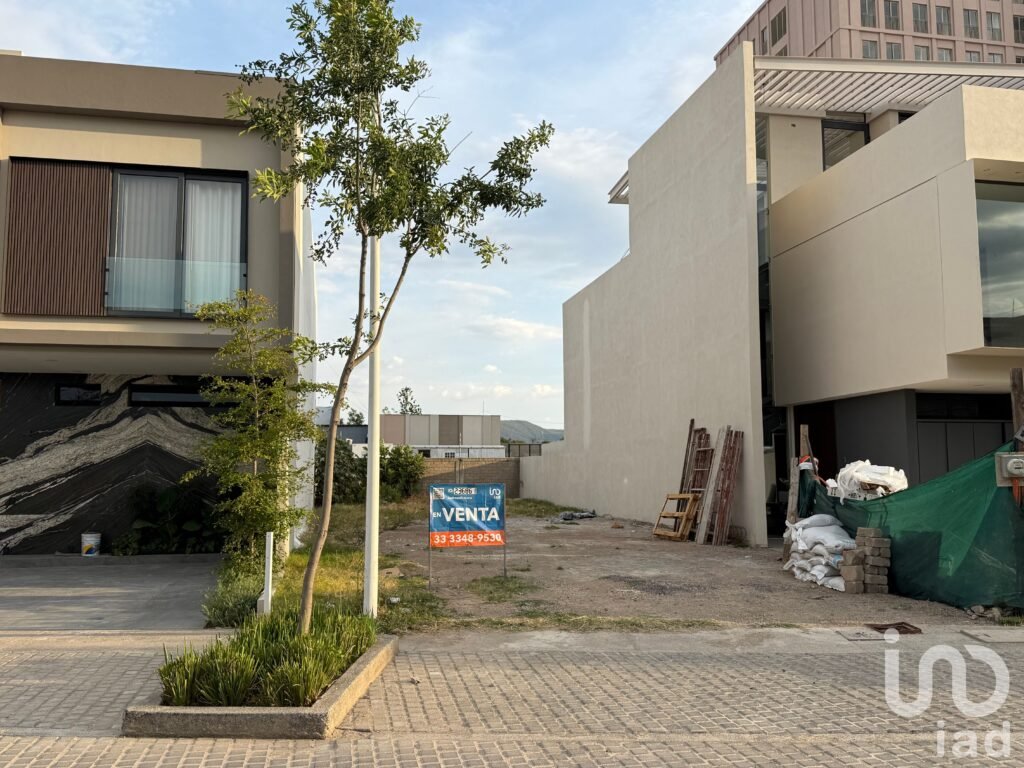 Terreno en venta en la colonia Solares, en el Municipio  Zapopan, Jalisco.