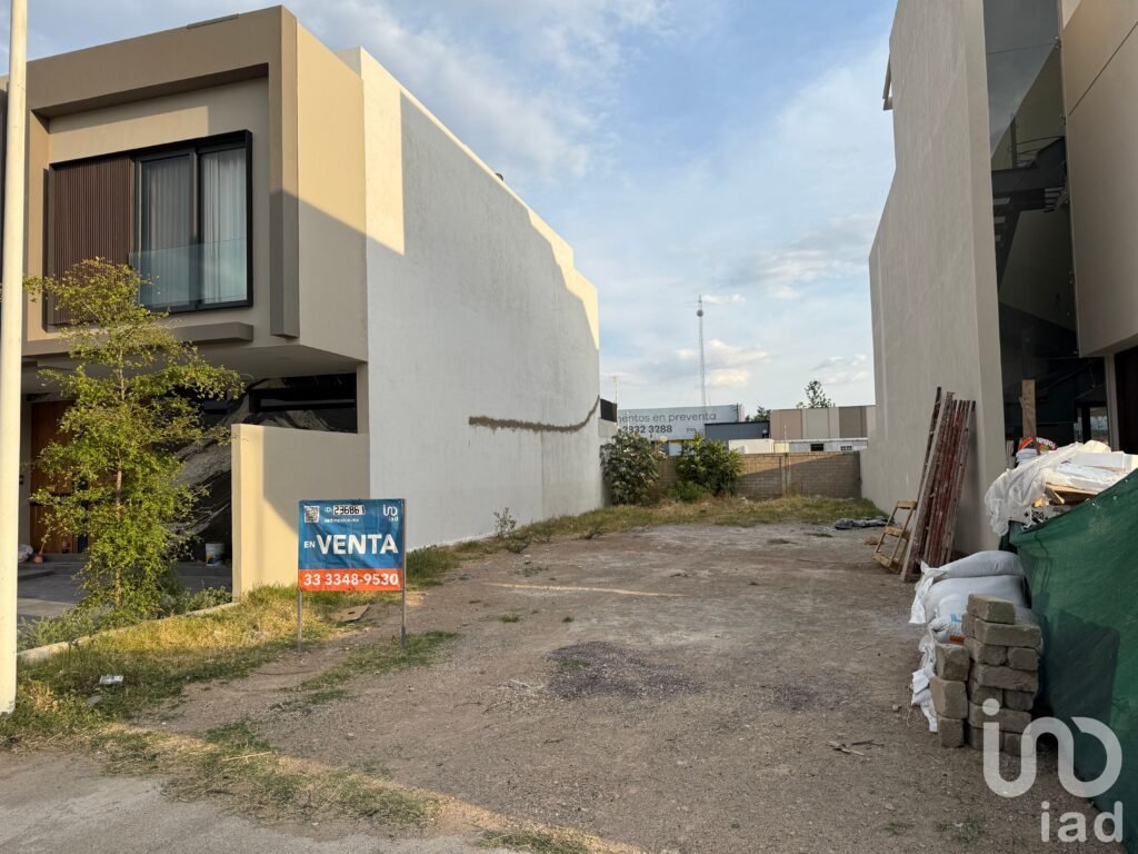 Terreno en venta en la colonia Solares, en el Municipio  Zapopan, Jalisco.