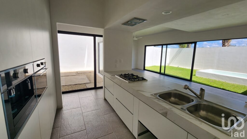 CASA EN VENTA A 30 MINUTOS DE LA PLAYA DE CHICXULUB YUCATAN