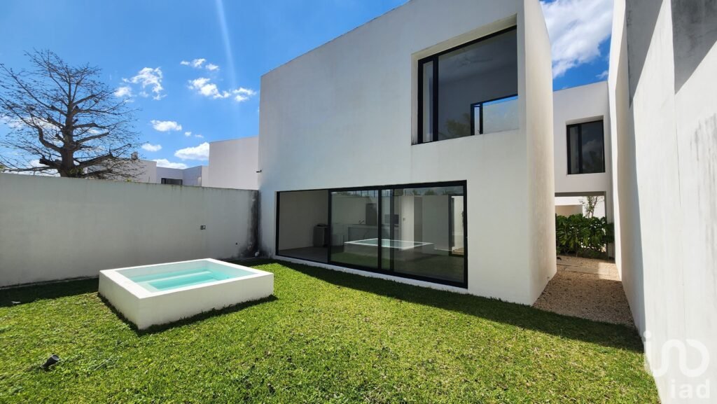 CASA EN VENTA A 30 MINUTOS DE LA PLAYA DE CHICXULUB YUCATAN