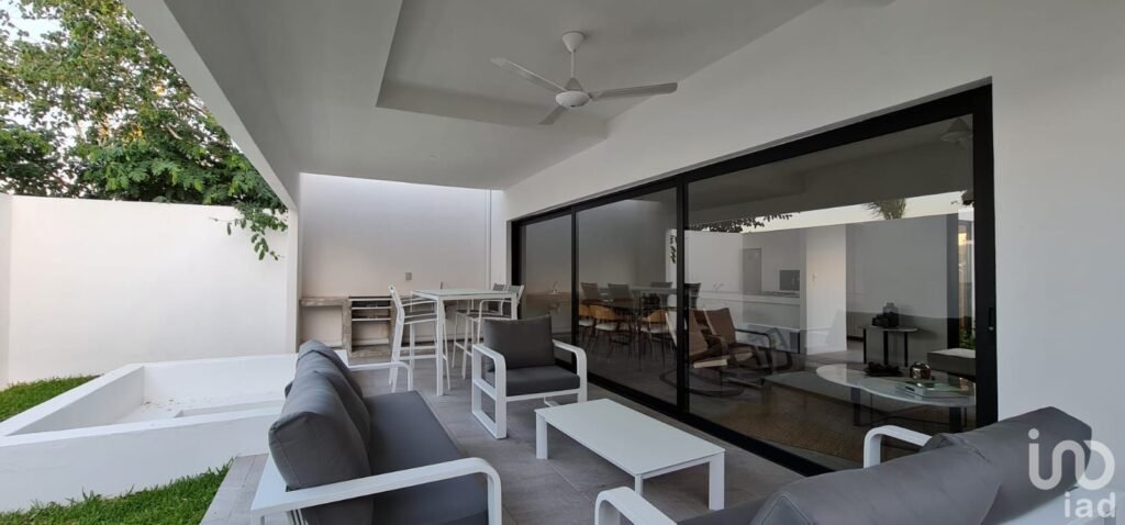 CASA EN VENTA A 30 MINUTOS DE LA PLAYA DE CHICXULUB YUCATAN