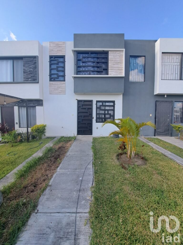 CASA AMUEBLADA EN RENTA QUERENCIA RESIDENCIAL CIUDAD INDUSTRIAL VERACRUZ