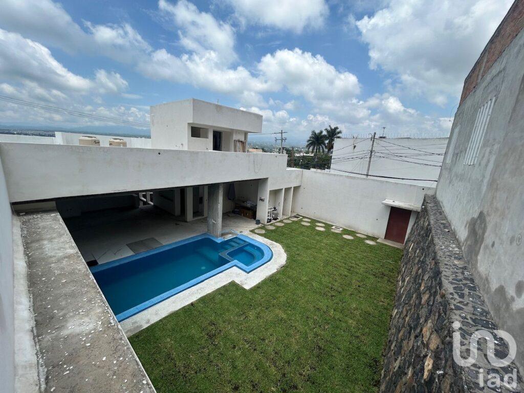 Casa en venta con alberca en Burgos Cuernavaca