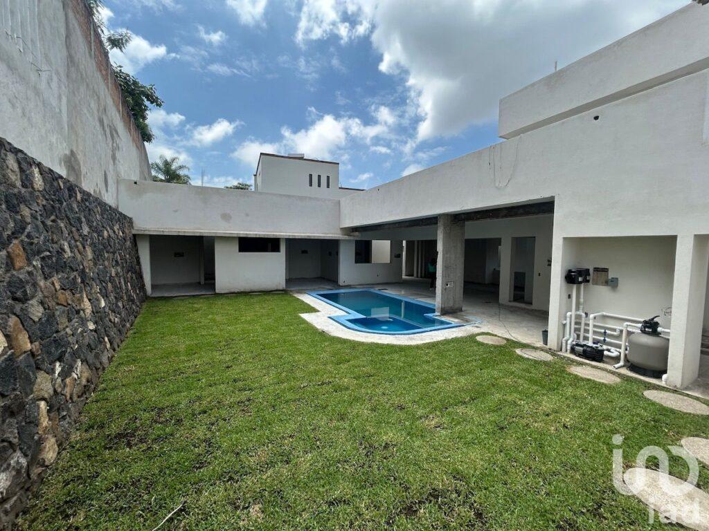 Casa en venta con alberca en Burgos Cuernavaca