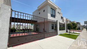 Casa amplia y cómoda con amenidades en Tecámac. Casa amplia y cómoda con amenidades en Tecámac.