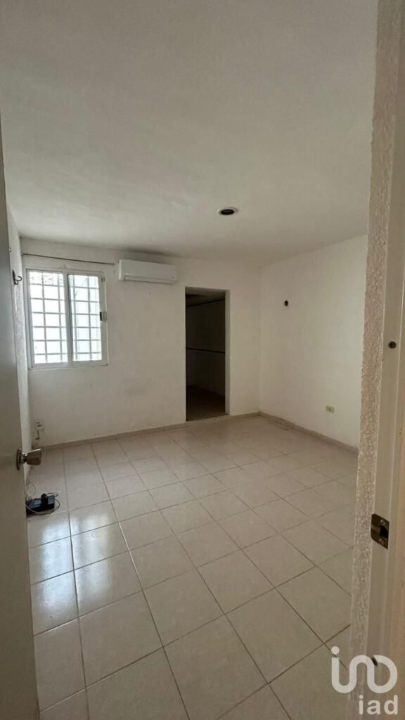 CASA EN VENTA EN FRACCIONAMIENTO SOL POLIGONO