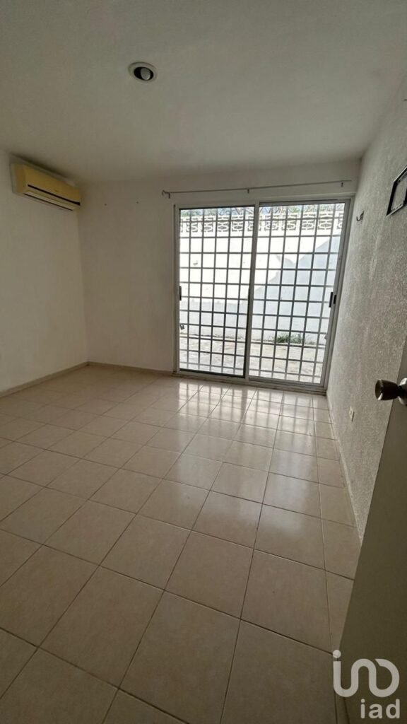 CASA EN VENTA EN FRACCIONAMIENTO SOL POLIGONO