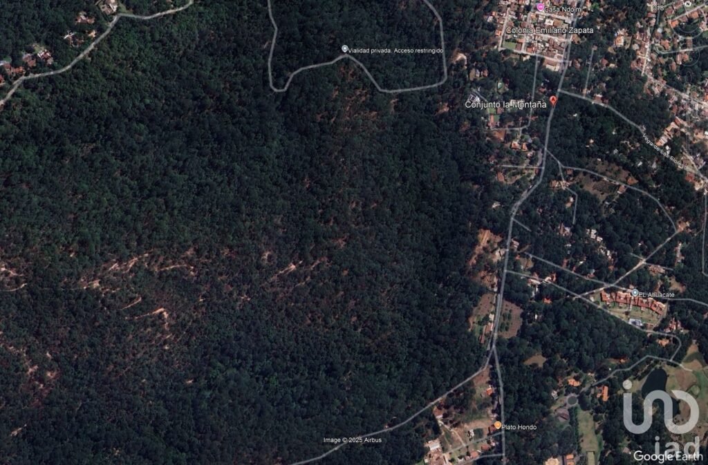 Se vende gran Terreno con casa en Avándaro, Valle de Bravo, México.