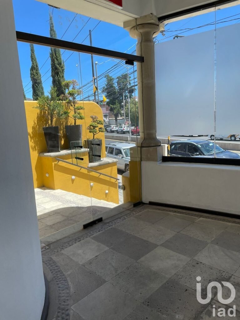 Se renta oficina de dos niveles en edificio en Valle de San Javier, Pachuca, Hidalgo