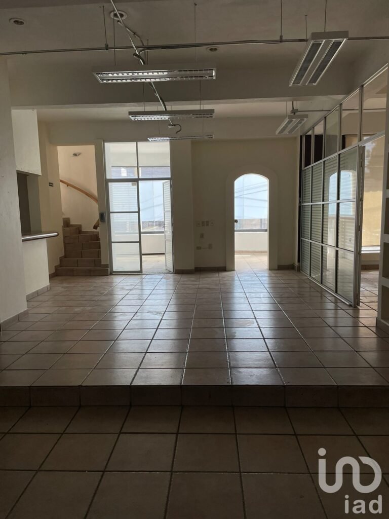 Se renta oficina de dos niveles en edificio en Valle de San Javier, Pachuca, Hidalgo