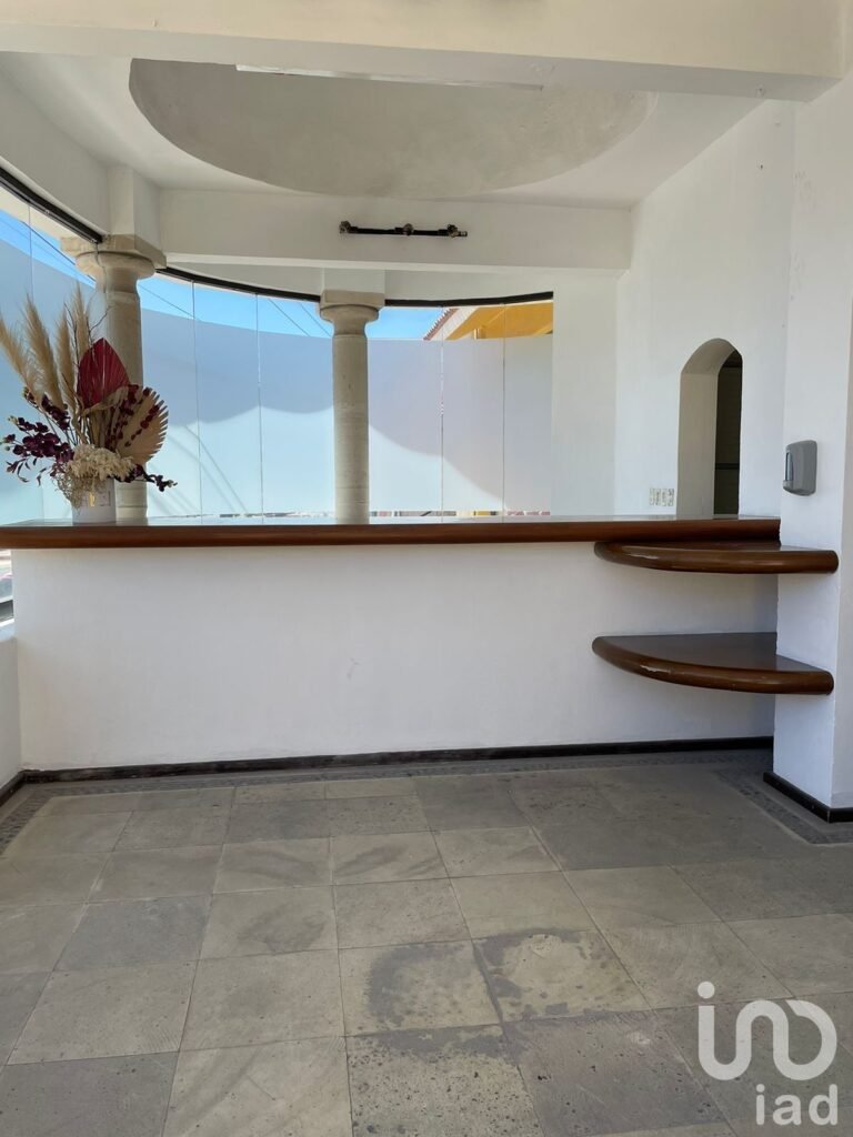 Se renta oficina de dos niveles en edificio en Valle de San Javier, Pachuca, Hidalgo