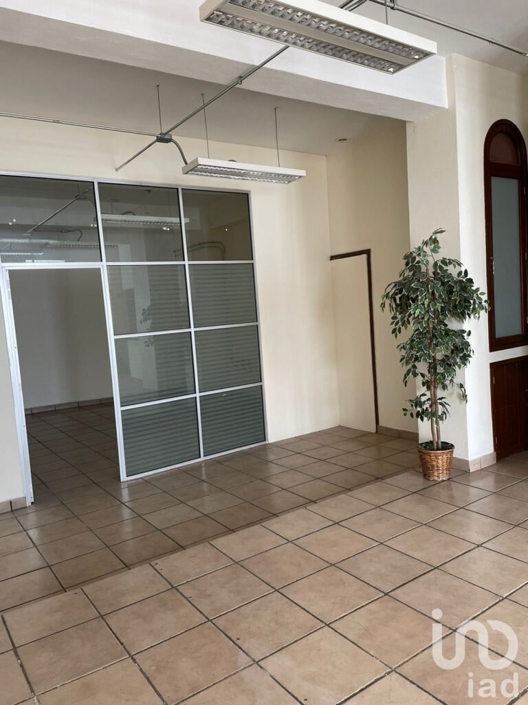 Se renta oficina de dos niveles en edificio en Valle de San Javier, Pachuca, Hidalgo