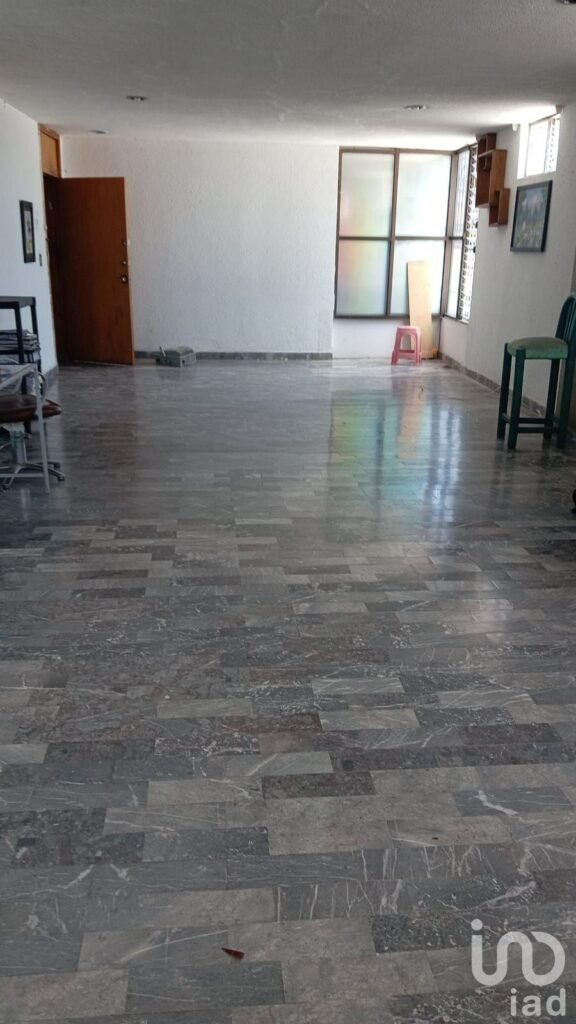 LOCAL COMERCIAL EN LAS PALMAS  PARA OFICINA.