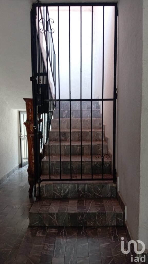 LOCAL COMERCIAL EN LAS PALMAS  PARA OFICINA.