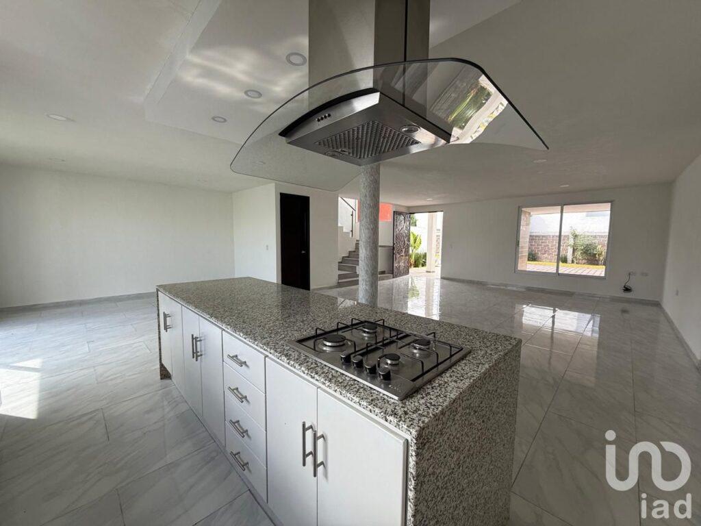 VENTA DE AMPLIA CASA EN STA MARIA XIXITLA, SAN PEDRO CHOLULA