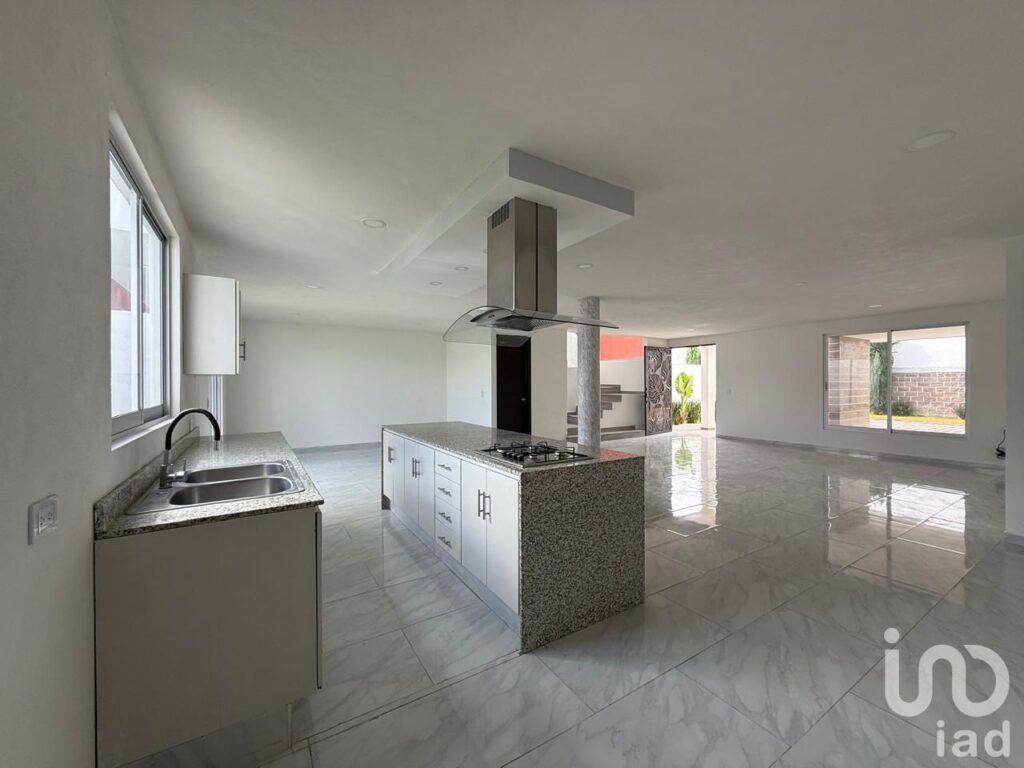 VENTA DE AMPLIA CASA EN STA MARIA XIXITLA, SAN PEDRO CHOLULA