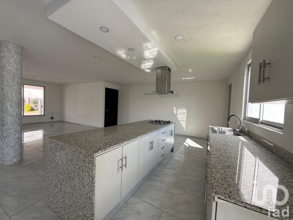 VENTA DE AMPLIA CASA EN STA MARIA XIXITLA, SAN PEDRO CHOLULA