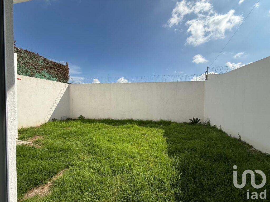 VENTA DE AMPLIA CASA EN STA MARIA XIXITLA, SAN PEDRO CHOLULA