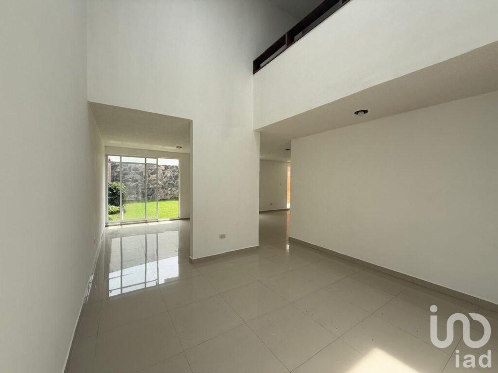 VENTA DE CASA CON AMPLIO JARDIN EN STA MARIA XIXITLA, SAN PEDRO CHOLULA