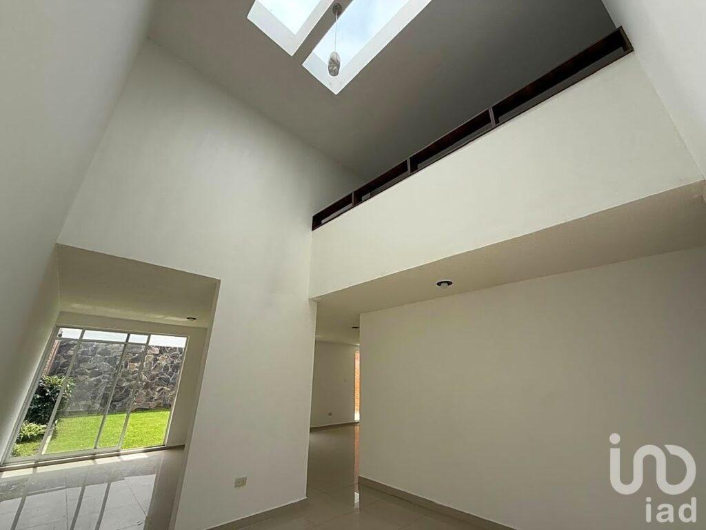 VENTA DE CASA CON AMPLIO JARDIN EN STA MARIA XIXITLA, SAN PEDRO CHOLULA