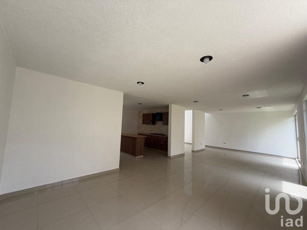 VENTA DE CASA CON AMPLIO JARDIN EN STA MARIA XIXITLA, SAN PEDRO CHOLULA