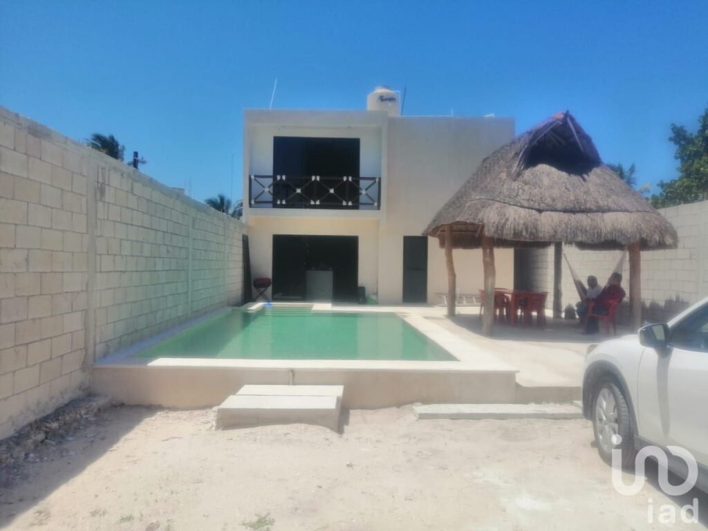 CASA EN VENTA EN PLAYA DE CHELEM, YUCATÁN
