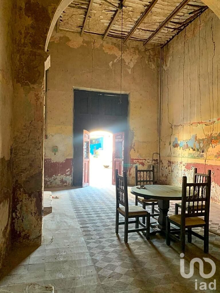 VENTA CASA PARA REMODELAR EN EL CENTRO DE MÉRIDA, ZONA SANTIAGO, INVERSIÓN SEGURA.