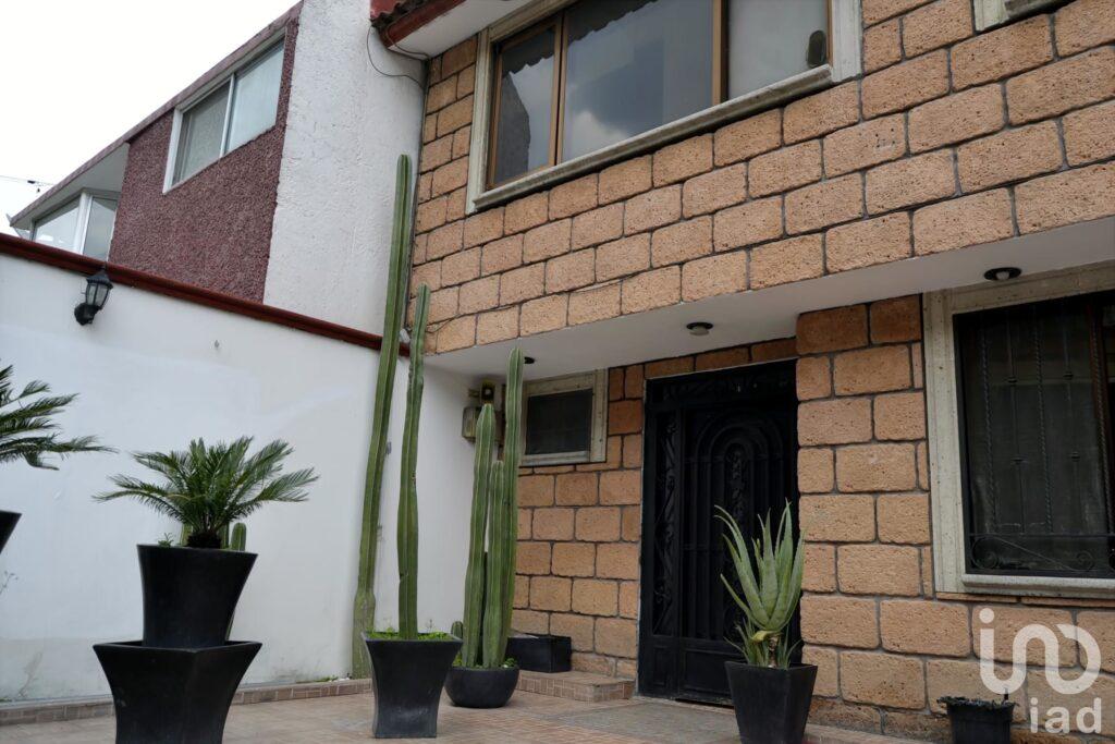 Oportunidad, baja de precio!. Coyoacán. Acogedora casa en venta. A unos pasos de Galerías Coapa.
