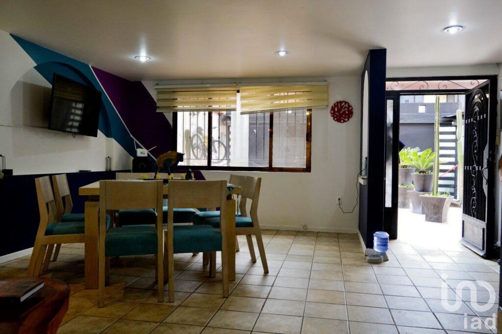Oportunidad, baja de precio!. Coyoacán. Acogedora casa en venta. A unos pasos de Galerías Coapa.