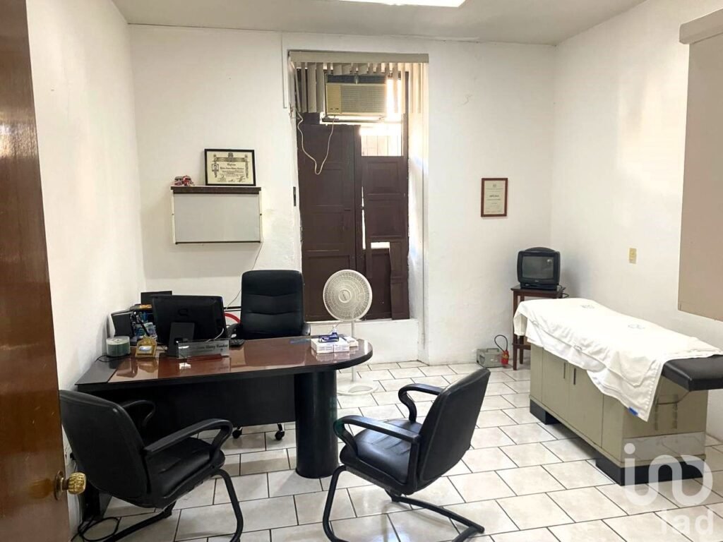 Propiedad en venta en Tepic Centro, ideal para clínica o proyecto de inversión con alta plusvalía