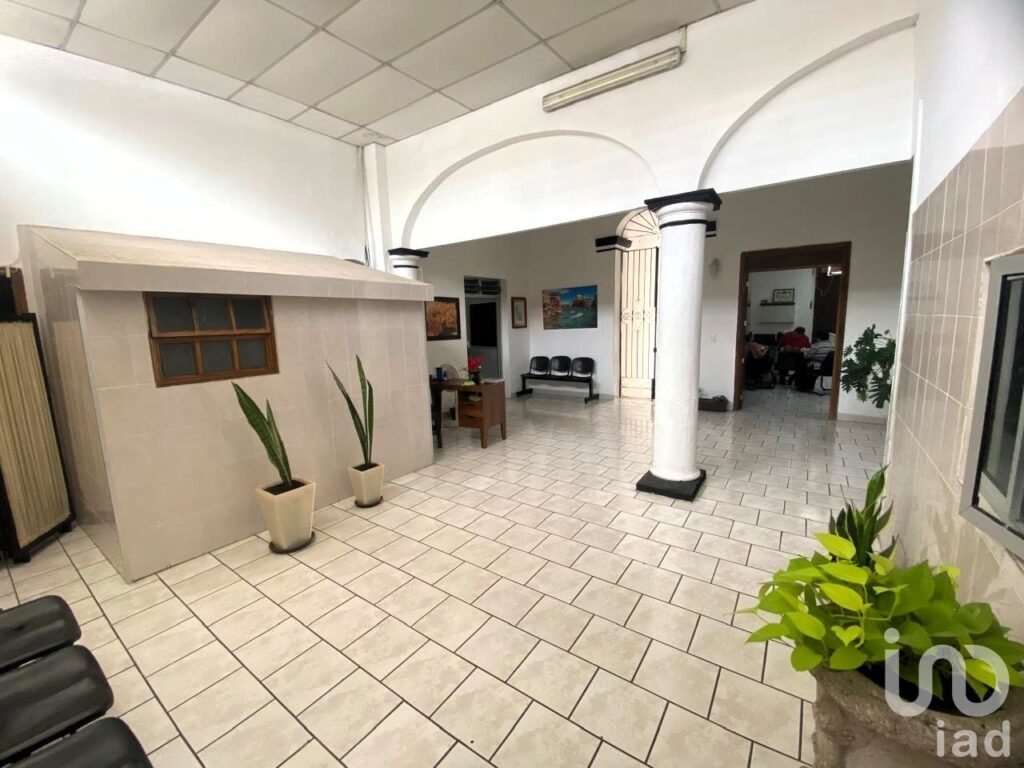 Propiedad en venta en Tepic Centro, ideal para clínica o proyecto de inversión con alta plusvalía